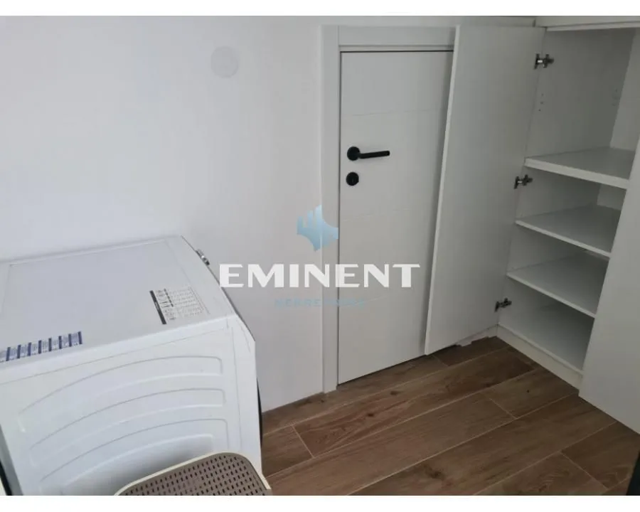 Izdavanje, trosoban stan, 360m², Savski Venac, Beograd