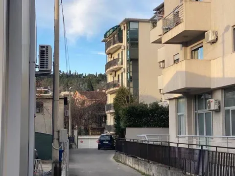 Izdavanje, trosoban stan, 100m², Gorica C, Podgorica - image 2