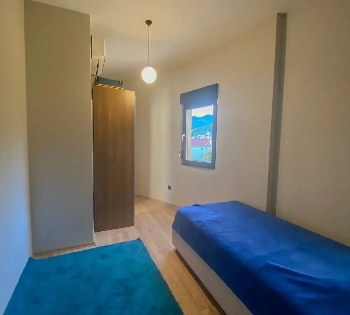 Izdavanje, stan, 120m², Topla, Herceg Novi