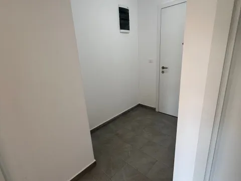 Izdavanje, jednosoban stan, 44m², Šušanj, Bar - image 10