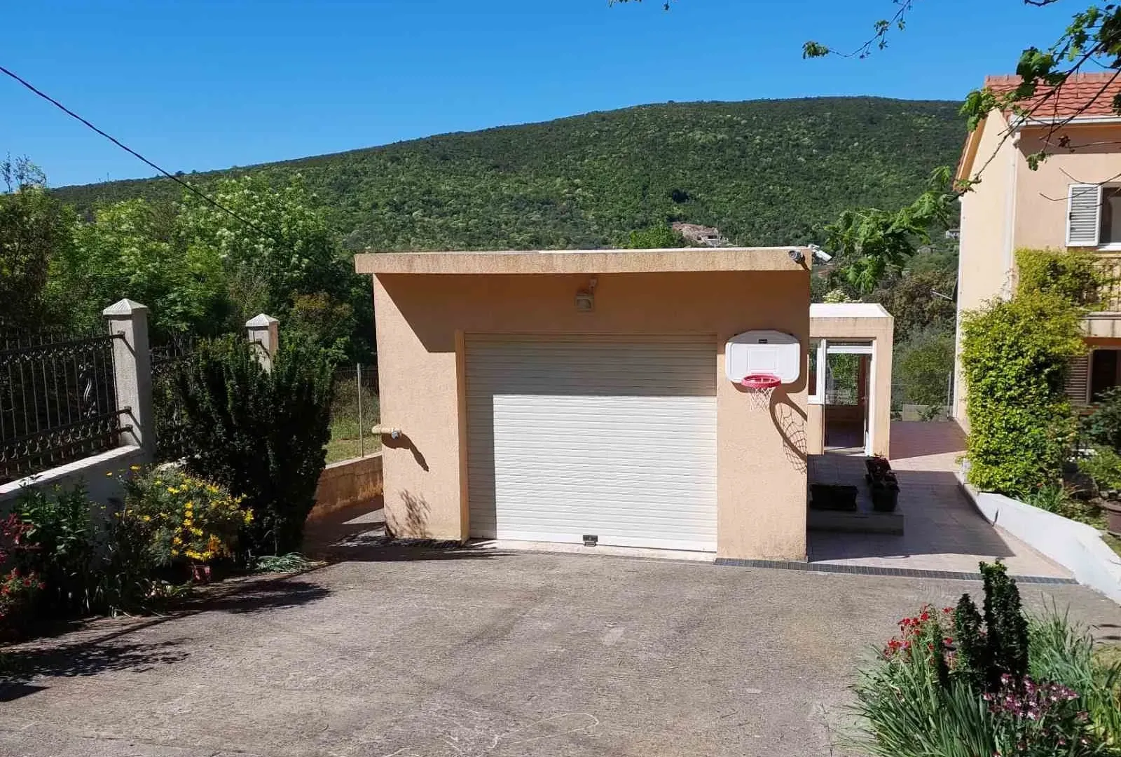 Prodaja, kuća, 169m², Kovači, Kotor