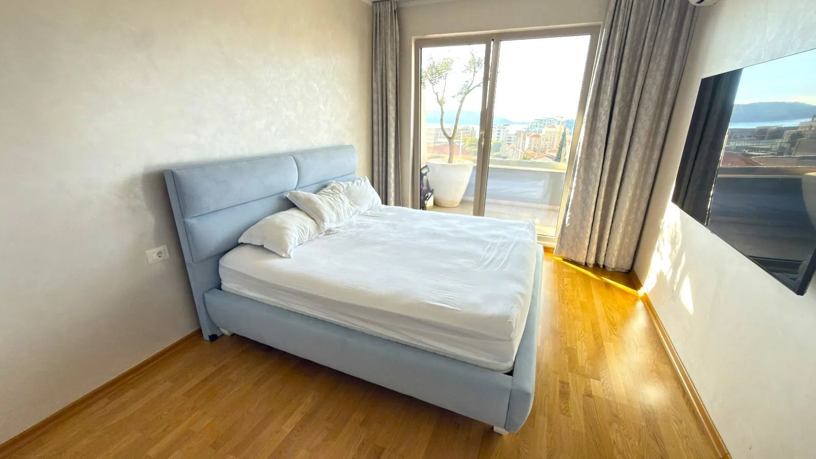Sale, three bedroom apartment, 184m², Bečići, Budva
