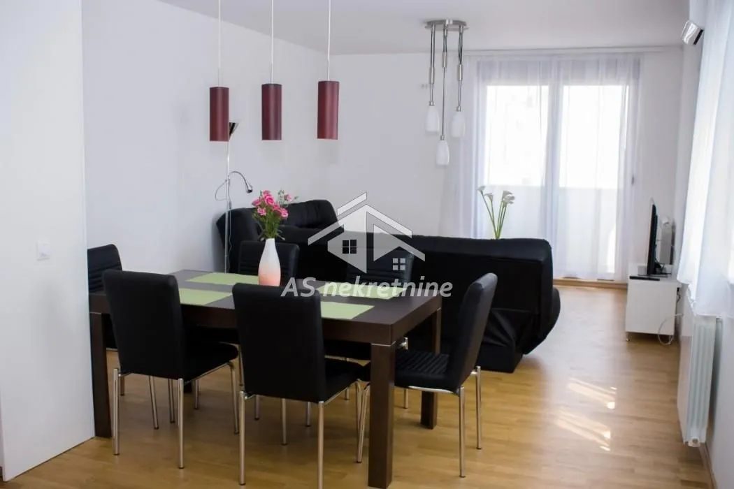 Izdavanje, trosoban stan, 89m², Stari Grad, Beograd