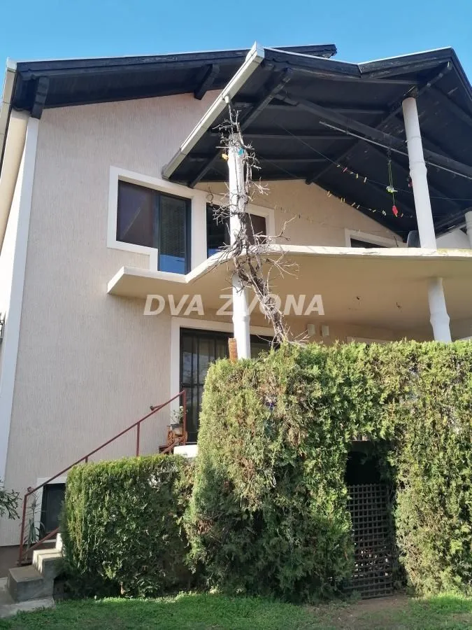 Prodaja, kuća, 450m², Centar, Inđija