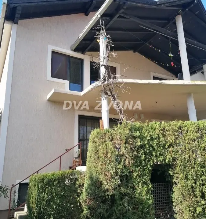 Sale, house, 450m², Centar, Inđija