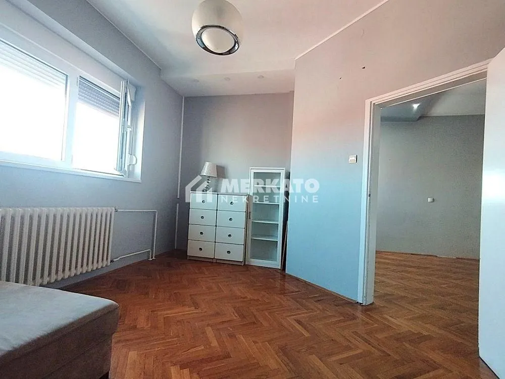 Izdavanje, dvosoban stan, 67m², Centar, Zrenjanin