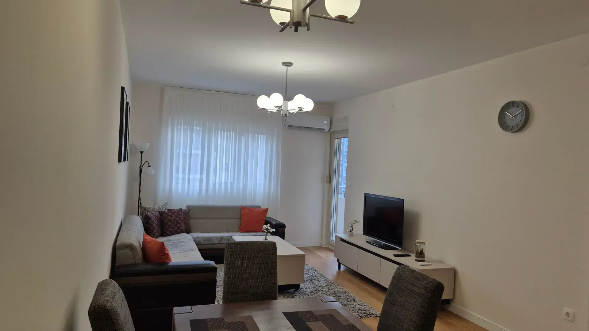 Izdavanje, jednosoban stan, 50m², Central Point, Podgorica