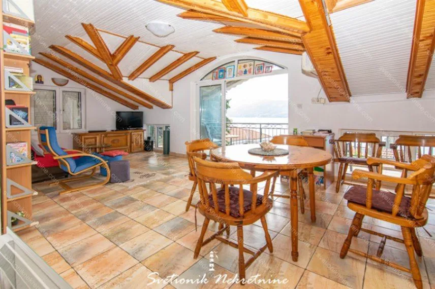 Prodaja, petosoban stan, 240m², Savina, Herceg Novi