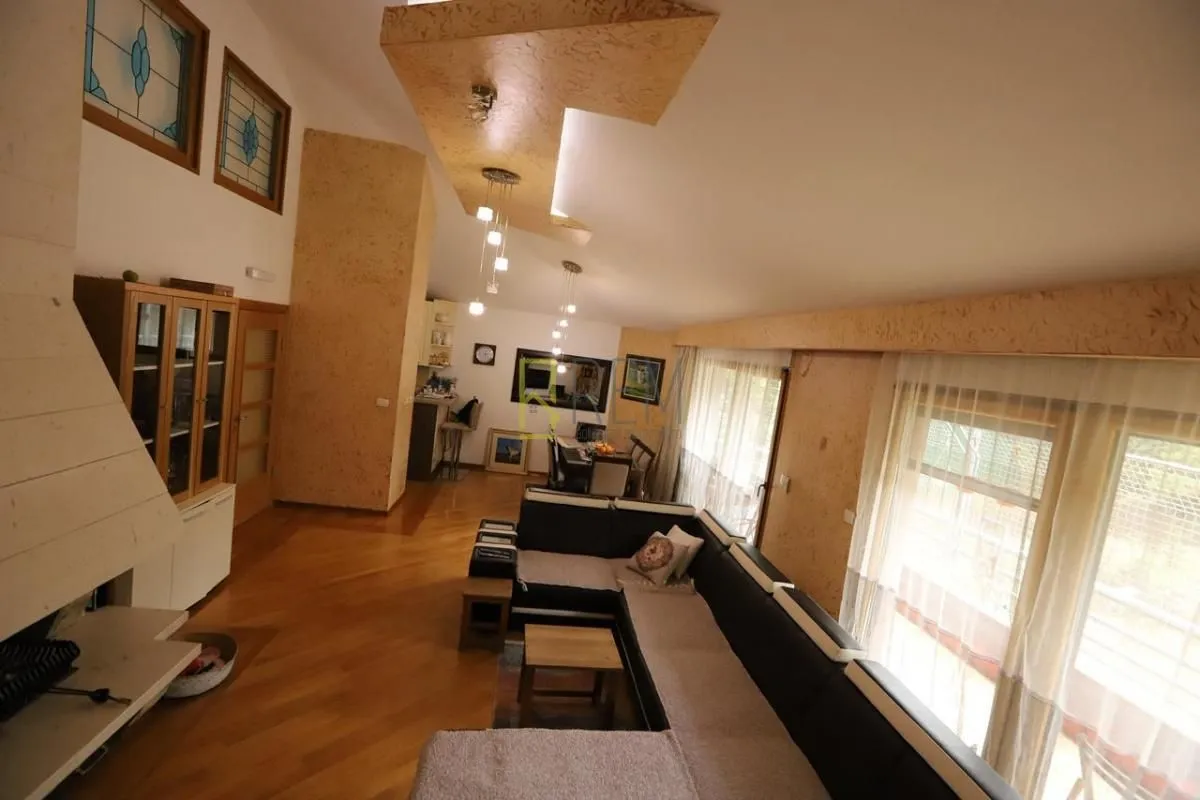 Prodaja, četvorosoban stan, 136m², Centar, Podgorica