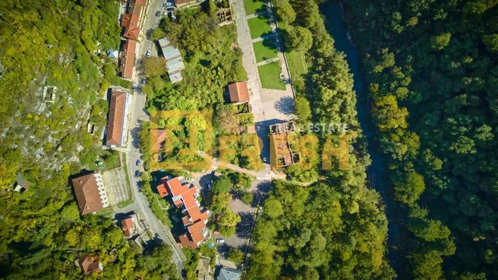 Prodaja, plac, 829m², Cetinje, Crna Gora