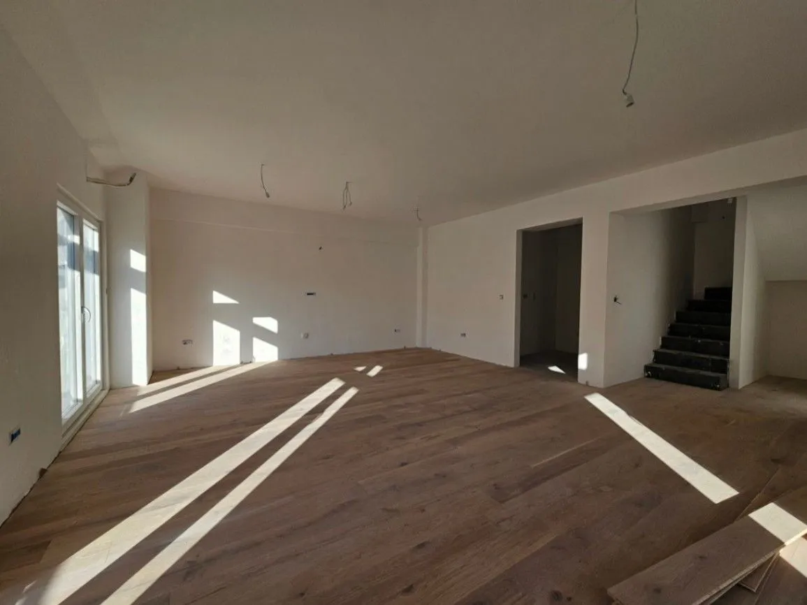 Prodaja, trosoban stan, 128m², Momišići, Podgorica