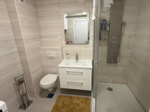 Izdavanje, trosoban stan, 96m², Šušanj, Bar - image 9