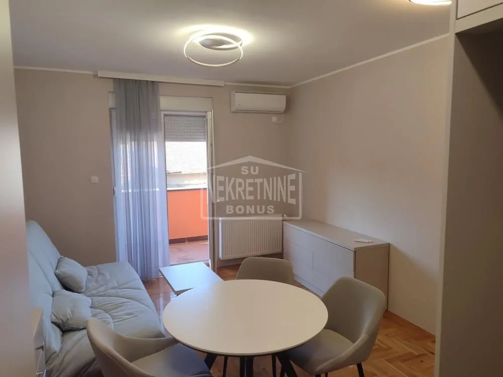 Prodaja, dvosoban stan, 50m², Centar, Subotica