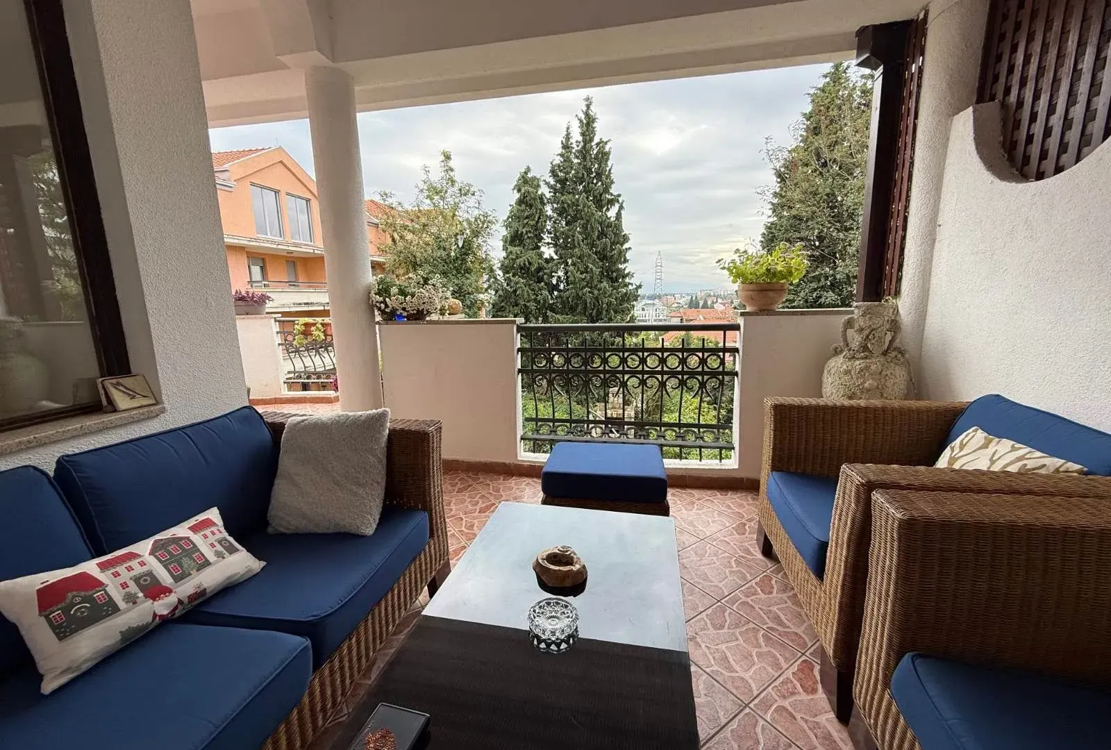 Izdavanje, stan, 300m², Gorica C, Podgorica