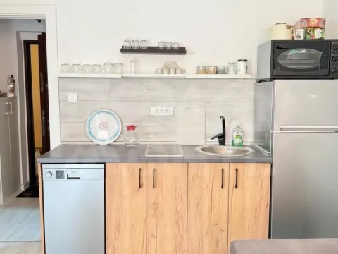 Rent, one bedroom apartment, 45m², Tivat, Crna Gora - image 4