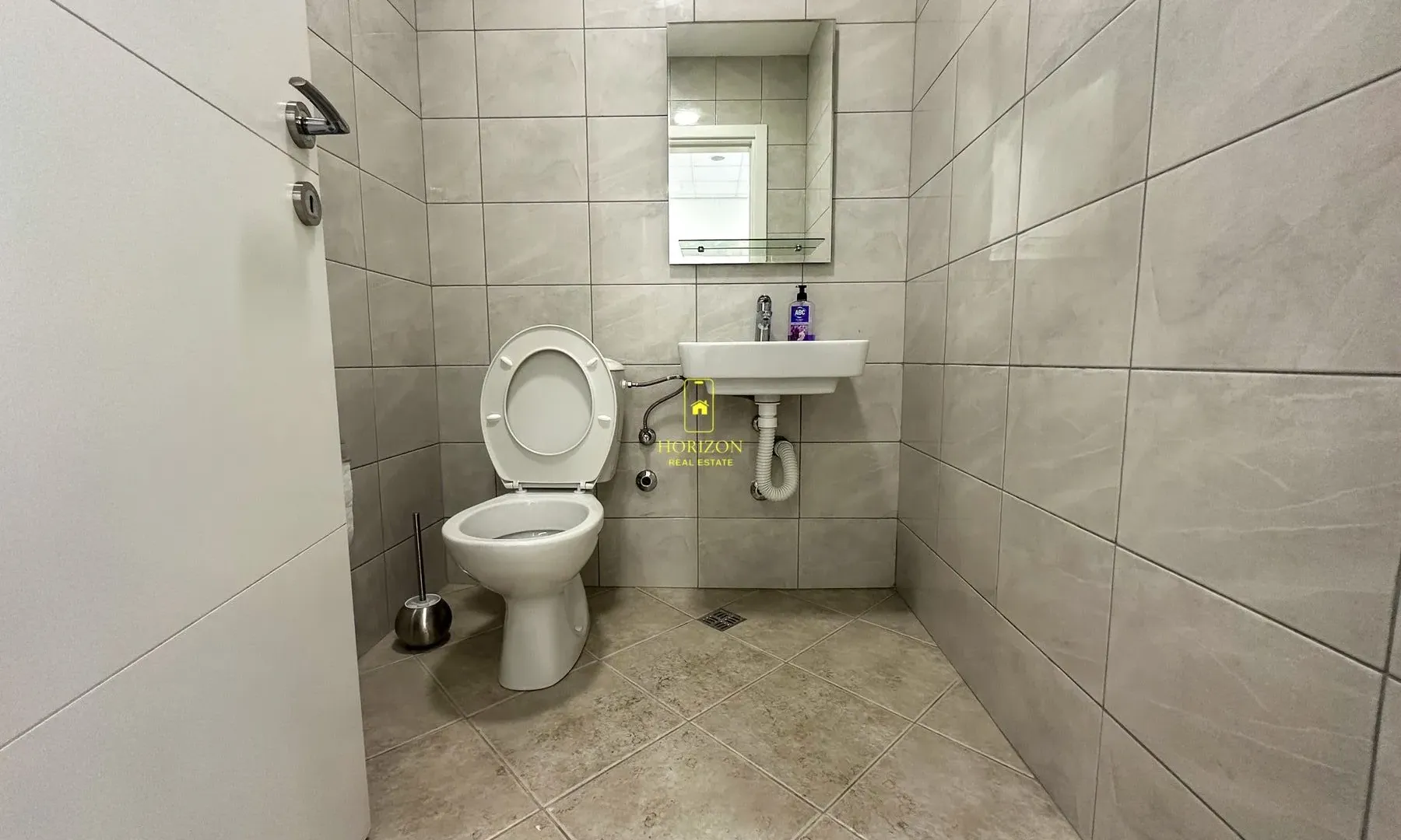 Rent, office space, 100m², Stari Aerodrom, Podgorica
