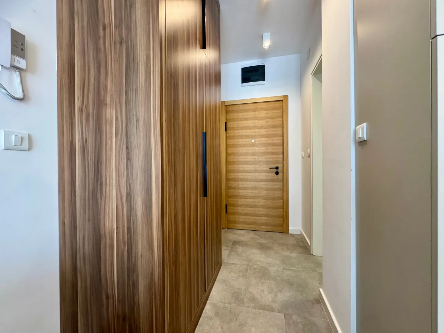 Izdavanje, garsonjera, 35m², Rafailovići, Budva