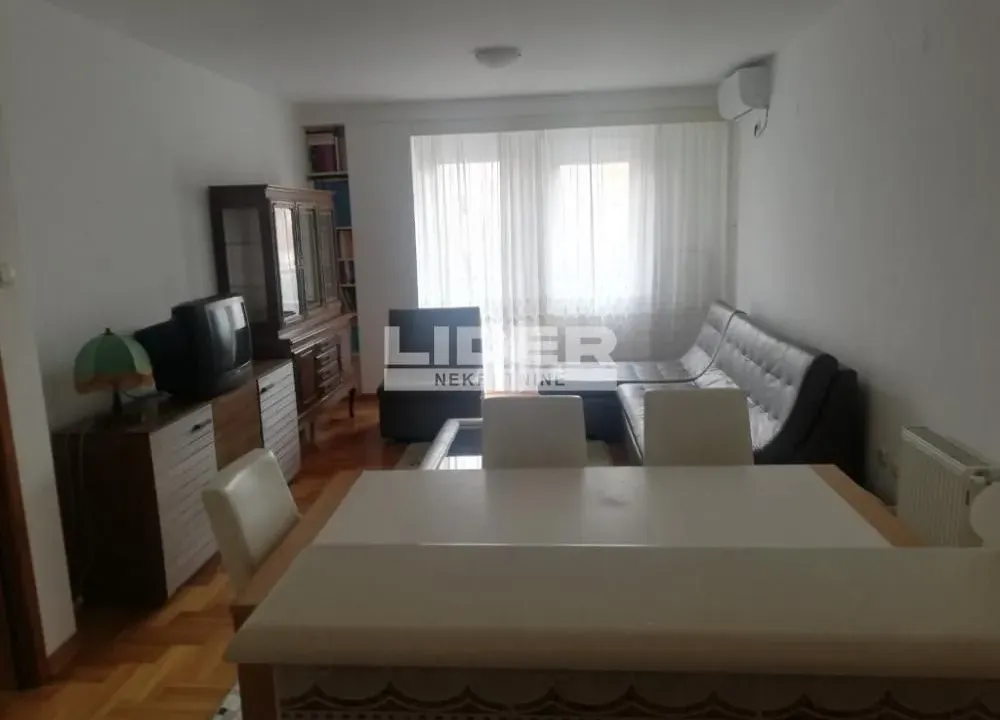 Izdavanje, dvosoban stan, 52m², Đeram Pijaca, Beograd
