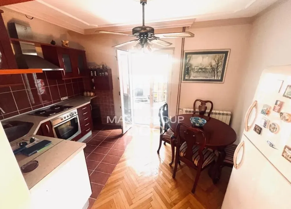 Izdavanje, kuća, 200m², Kaludjerica, Grocka