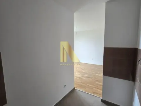 Prodaja, četvorosoban stan, 82m², Mišeluk, Petrovaradin - image 4