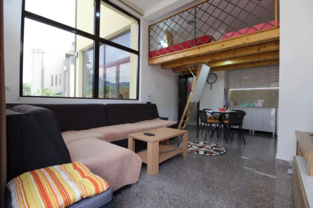 Izdavanje, garsonjera, 35m², Centar, Bar