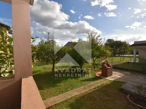 Prodaja, kuća, 200m², Tološi, Podgorica - image 12