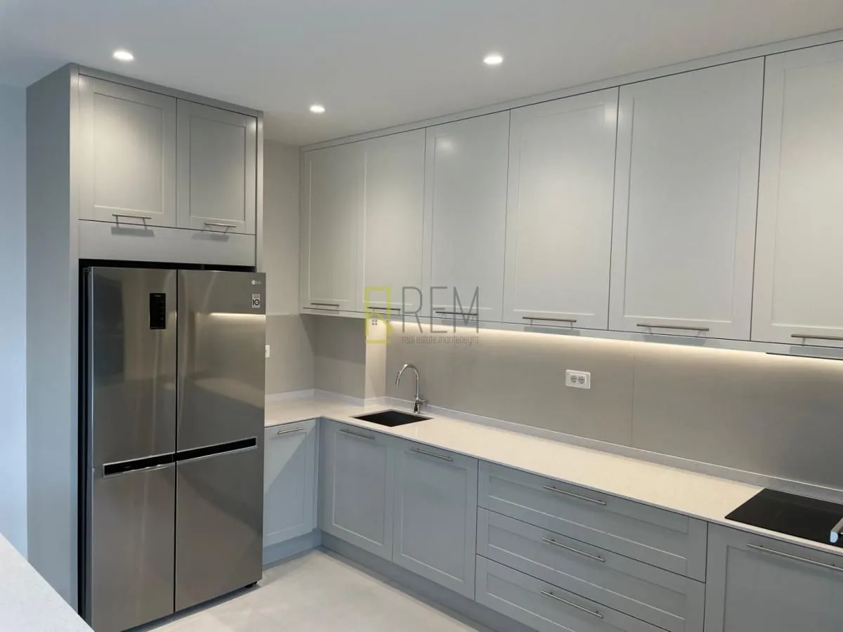 Prodaja, trosoban stan, 209m², Momišići, Podgorica