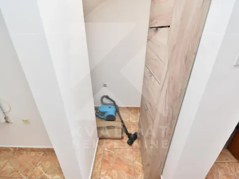 Rent, four bedroom apartment, 160m², Tološi, Podgorica - image 21