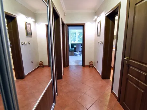 Prodaja, kuća, 176m², Rogami, Podgorica - image 3