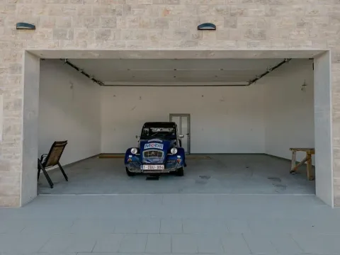 Prodaja, četvorosoban stan, 236m², Njivice, Herceg Novi - image 8