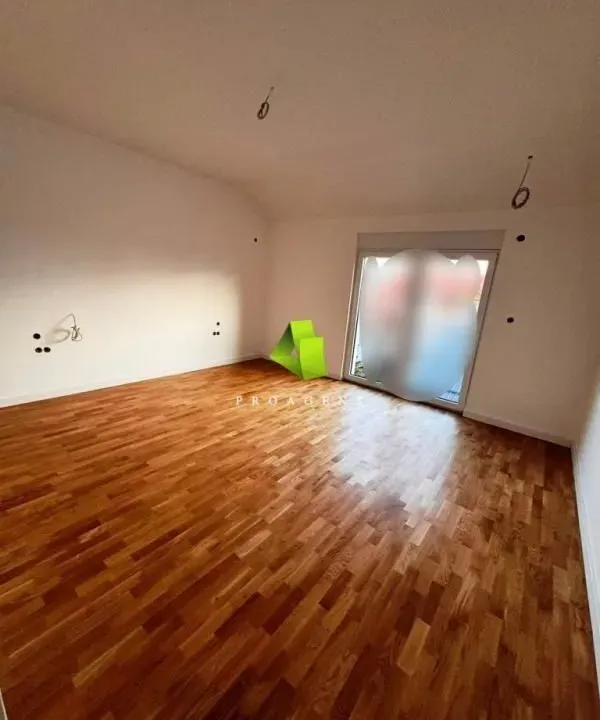 Prodaja, trosoban stan, 113m², Pantelej, Niš