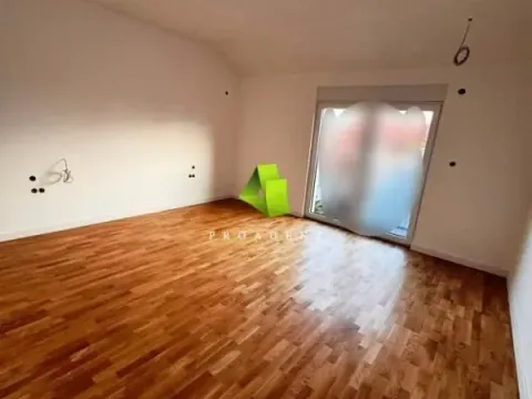 Prodaja, trosoban stan, 113m², Pantelej, Niš