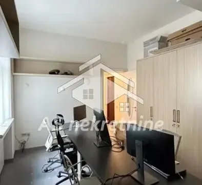 Izdavanje, poslovni prostor, 223m², Kalenić Pijaca, Vračar Sve Podlokacije - image 9