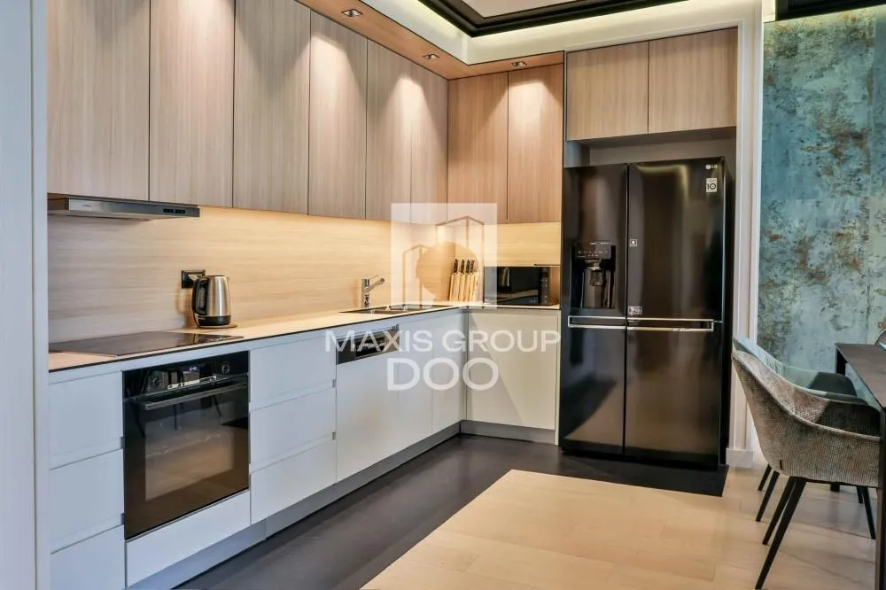 Izdavanje, četvorosoban stan, 118m², Savski Venac, Beograd