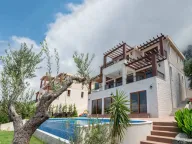 Rent, house, 335m², Blizikuće, Budva - image 1