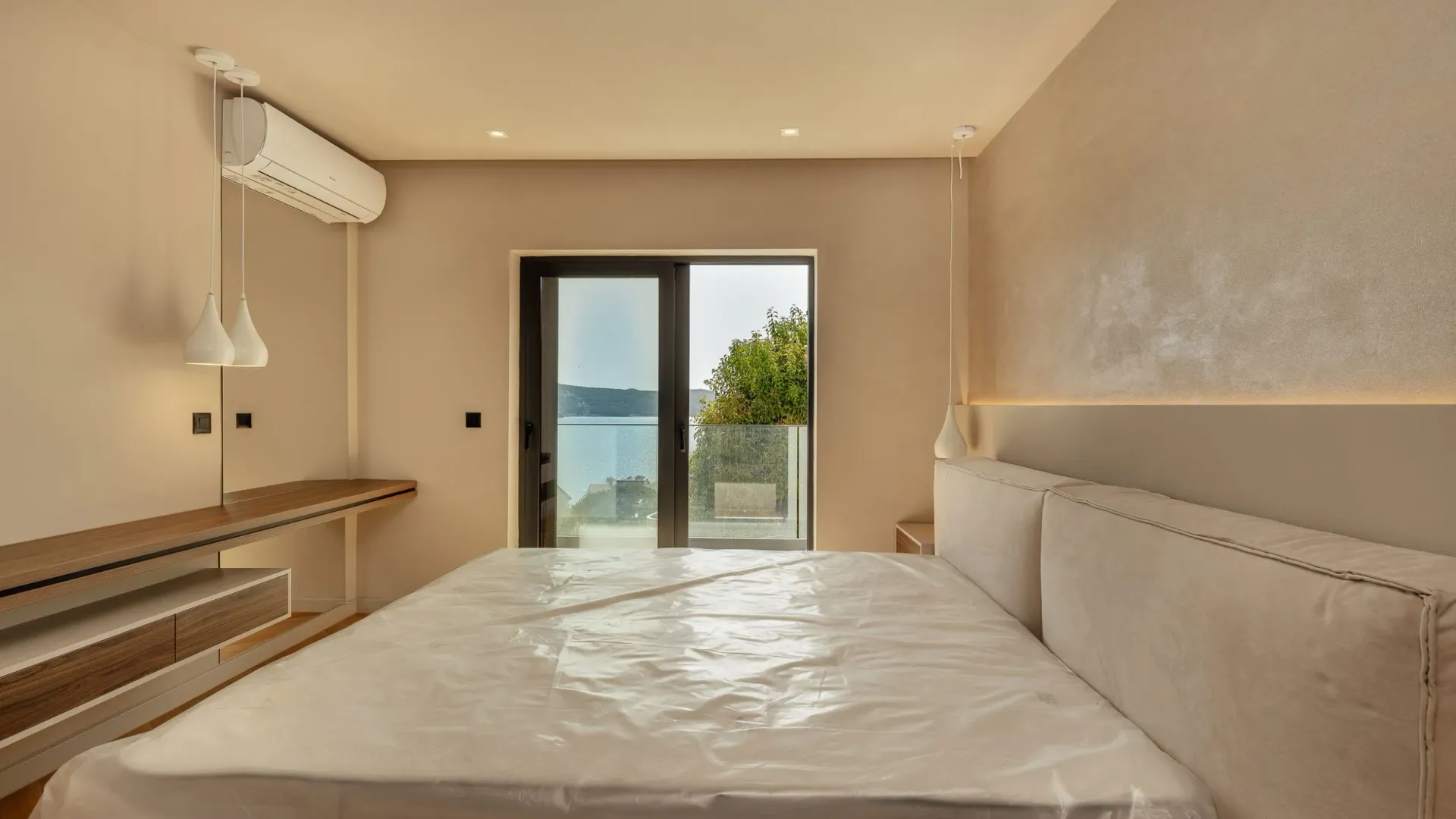 Prodaja, dvosoban stan, 180m², Savina, Herceg Novi
