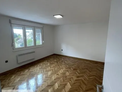 Stan in Adamovićevo Naselje