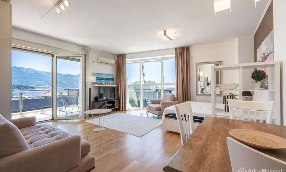Prodaja, dvosoban stan, 75m², Centar, Budva