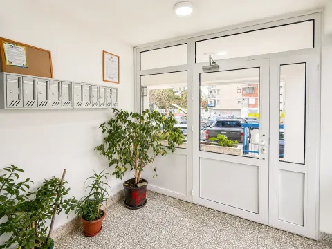 Prodaja, dvosoban stan, 68m², Makedonsko naselje, Bar - image 9