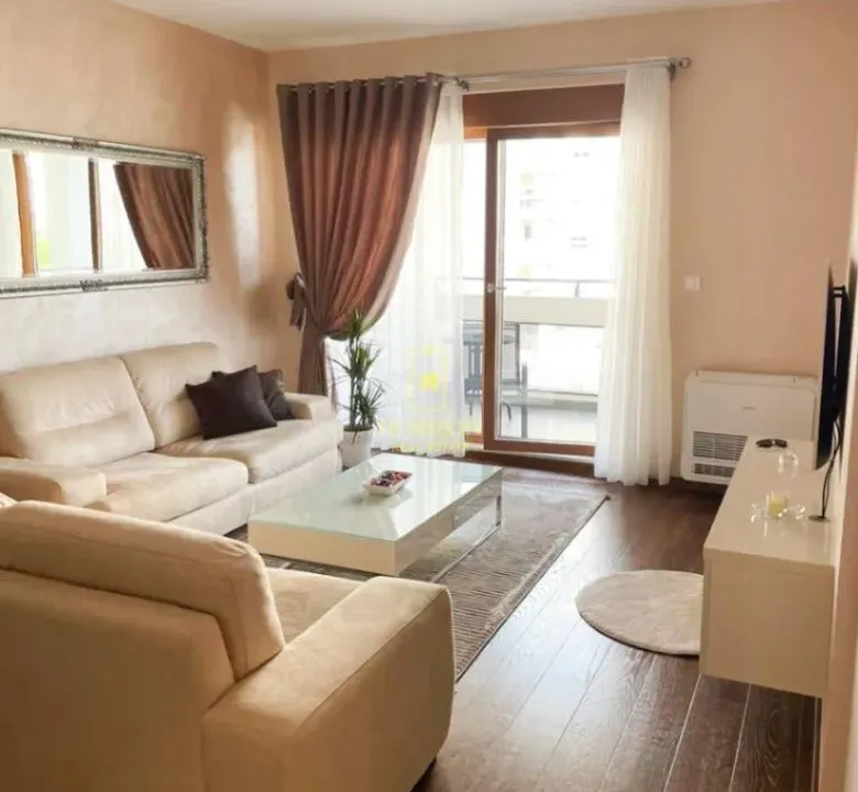 Izdavanje, dvosoban stan, 68m², Master Kvart, Podgorica