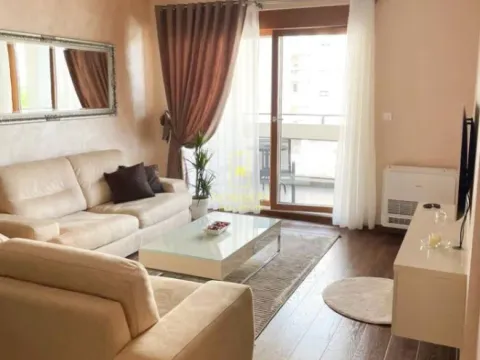 Izdavanje, dvosoban stan, 68m², Master Kvart, Podgorica