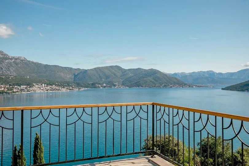 Prodaja, kuća, 236m², Njivice, Herceg Novi