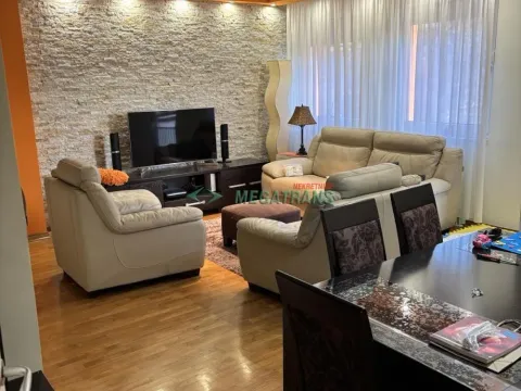 Izdavanje, dvosoban stan, 63m², Centar, Novi Sad