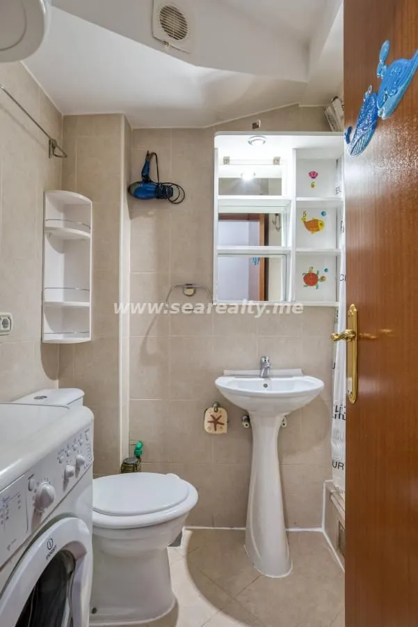 Izdavanje, dvosoban stan, 45m², Budva, Crna Gora