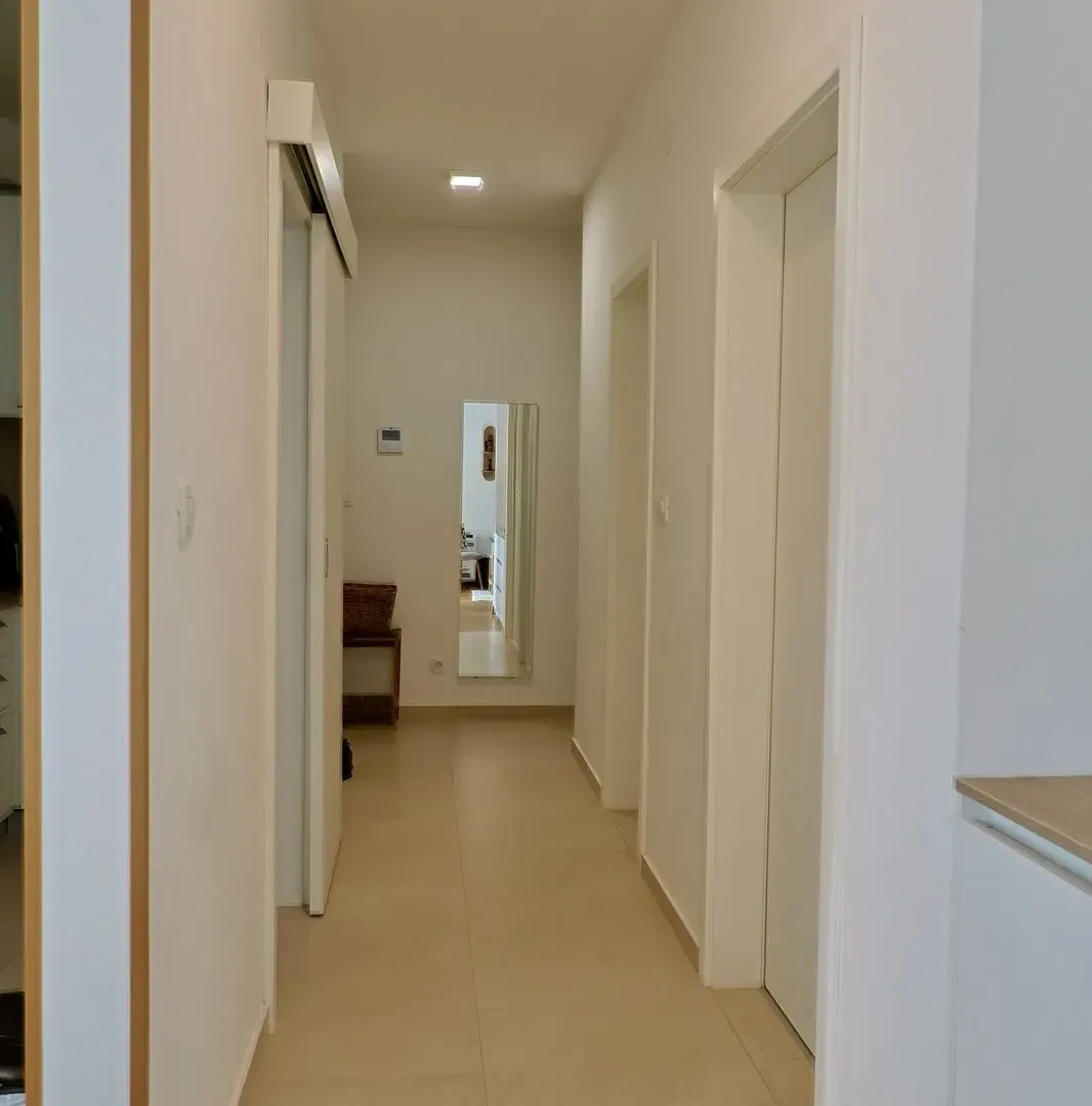 Prodaja, dvosoban stan, 106m², Dobrota, Kotor