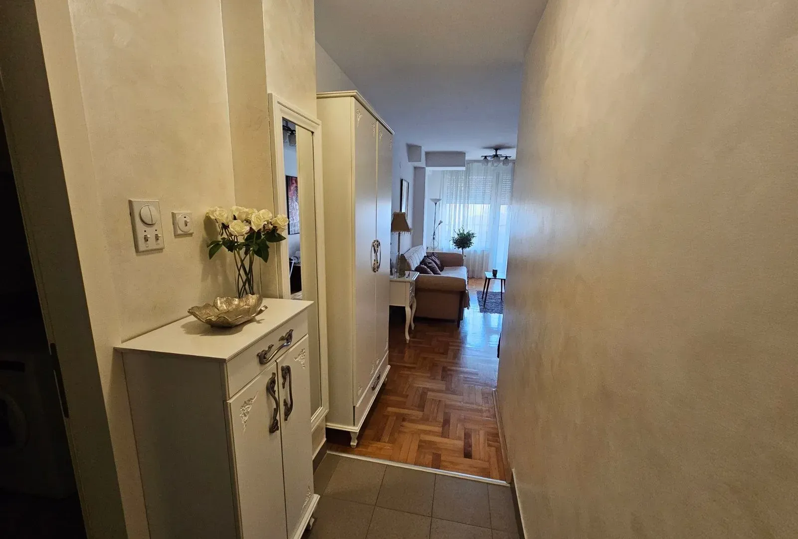 Izdavanje, jednosoban stan, 42m², Centar, Niš