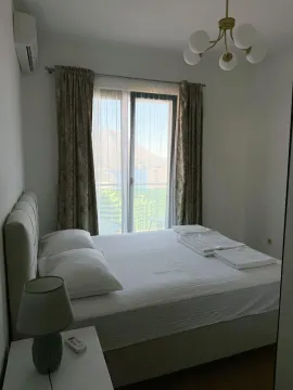 Furnished bedroom with a double bed and a sea view. - image 6