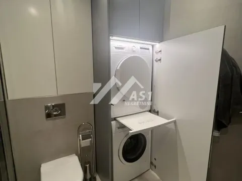 Izdavanje, četvorosoban stan, 115m², Bulevar Evrope, Novi Sad Sve Podlokacije - image 9