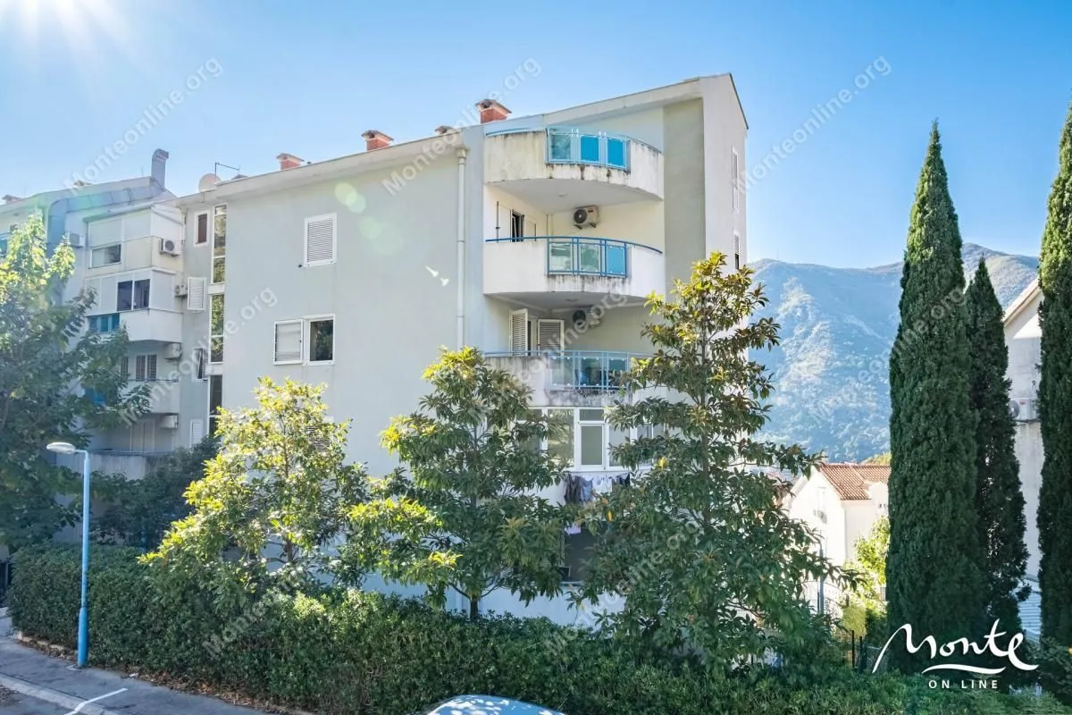 Prodaja, dvosoban stan, 48m², Dobrota, Kotor
