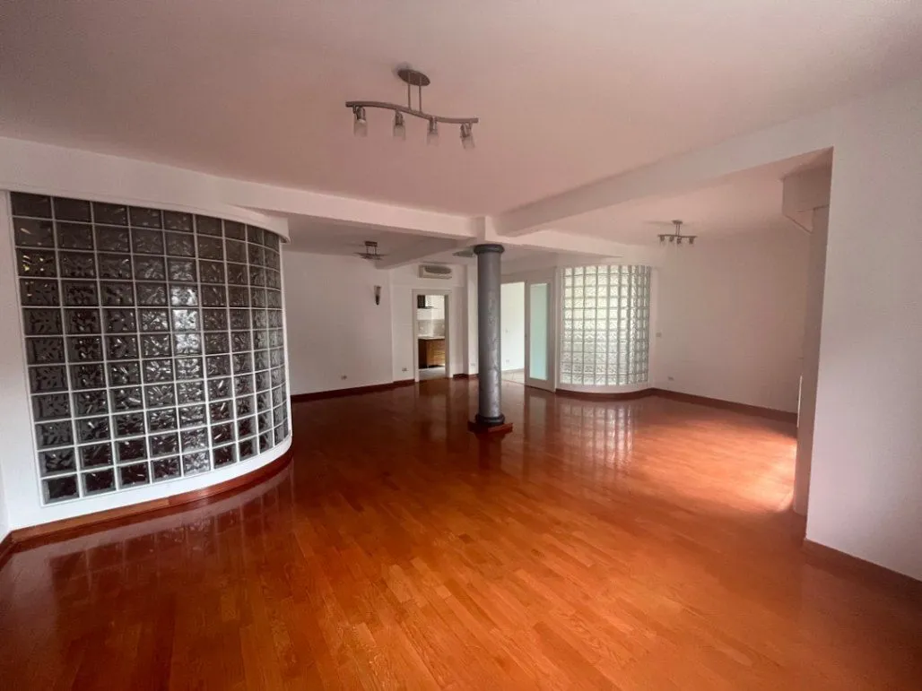 Izdavanje, petosoban stan, 203m², Vračar Hram, Vračar Sve Podlokacije